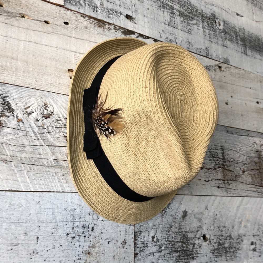 Summer straw bolero hat with black ribbon